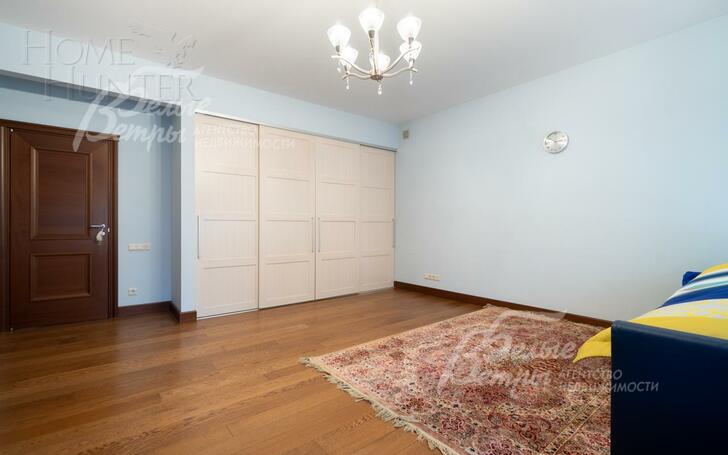 3-этажный коттедж 720 м² с отделкой