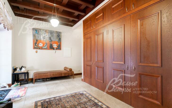 3-этажный коттедж 720 м² с отделкой