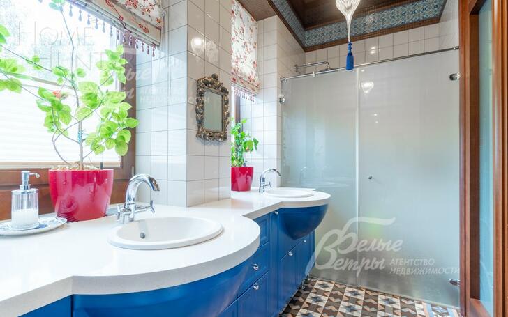 3-этажный коттедж 720 м² с отделкой