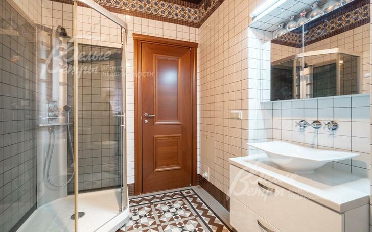 3-этажный коттедж 720 м² с отделкой
