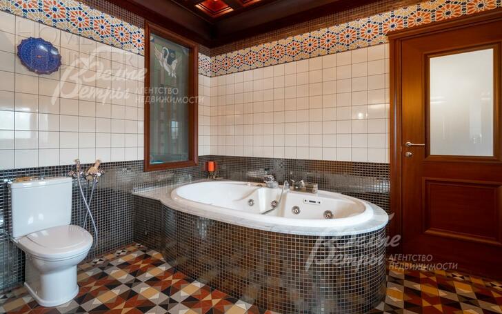 3-этажный коттедж 720 м² с отделкой