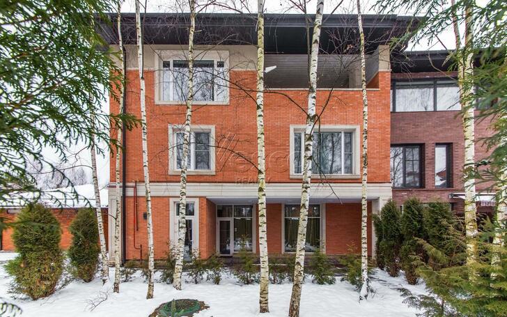 2-этажный таунхаус 600 м² с отделкой