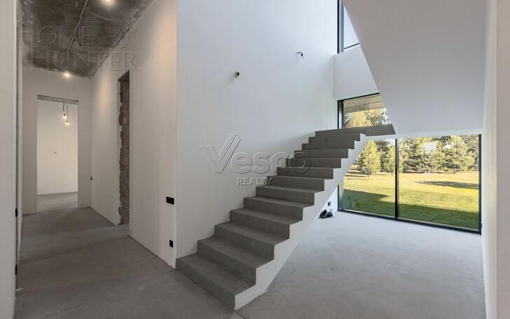 2-этажный коттедж 1 200 м² без отделки