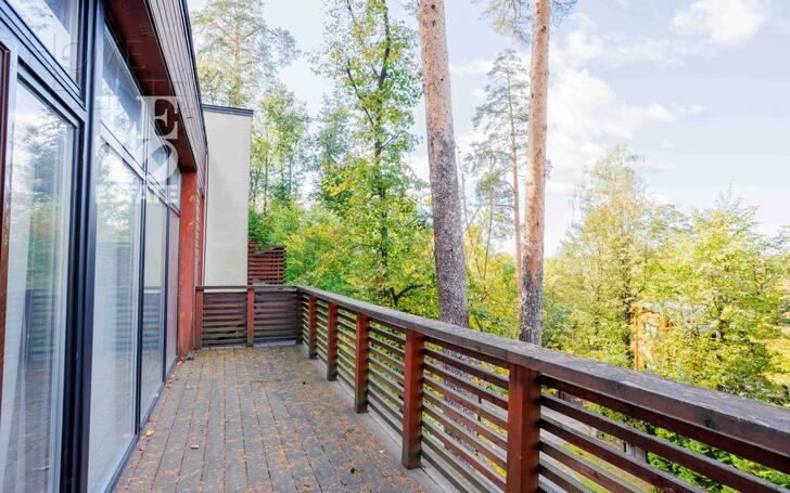 3-этажный таунхаус 340 м² с отделкой