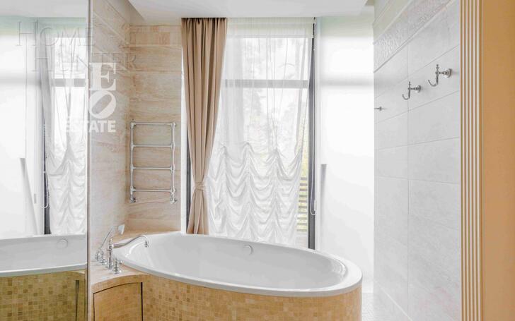 3-этажный таунхаус 340 м² с отделкой