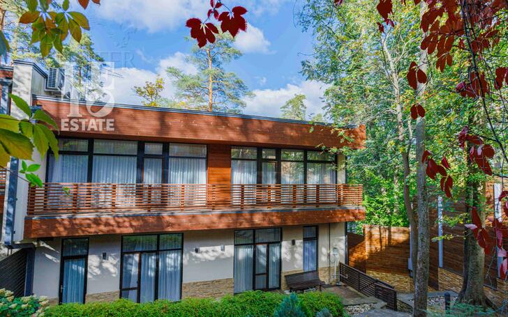 3-этажный таунхаус 340 м² с отделкой