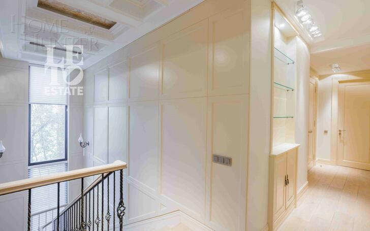 3-этажный таунхаус 340 м² с отделкой