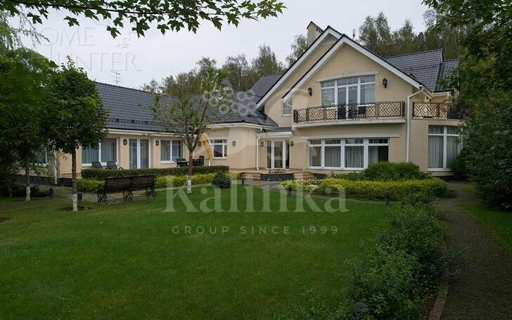 2-этажный коттедж 1 000 м² с отделкой