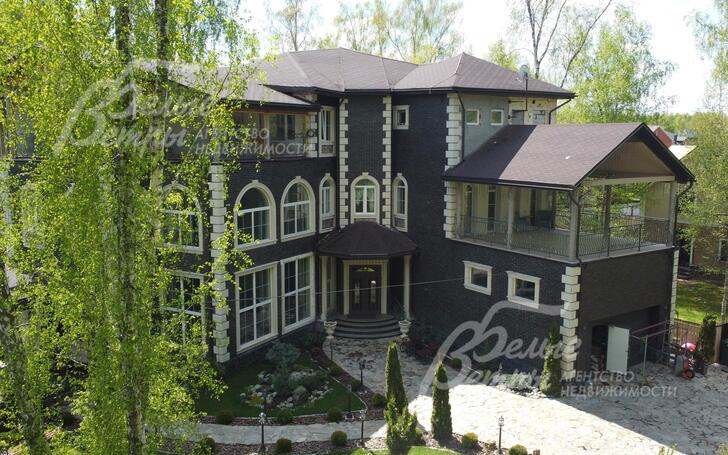 3-этажный коттедж 720 м² с отделкой