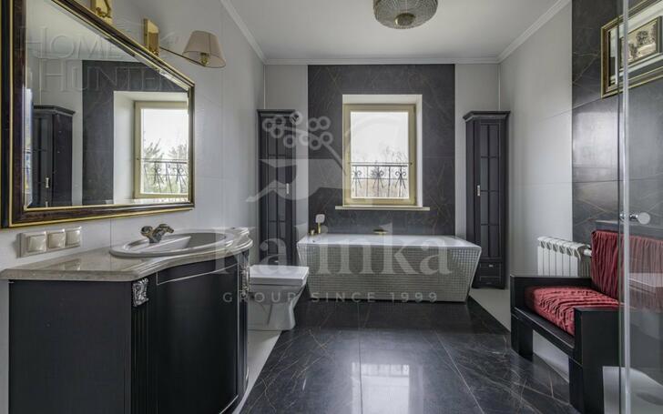 2-этажный коттедж 350 м² с отделкой