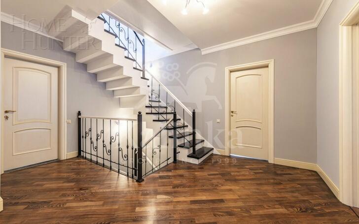 2-этажный коттедж 350 м² с отделкой