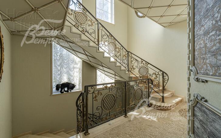 3-этажный коттедж 720 м² с отделкой