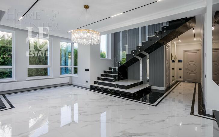 2-этажный коттедж 240 м² с отделкой