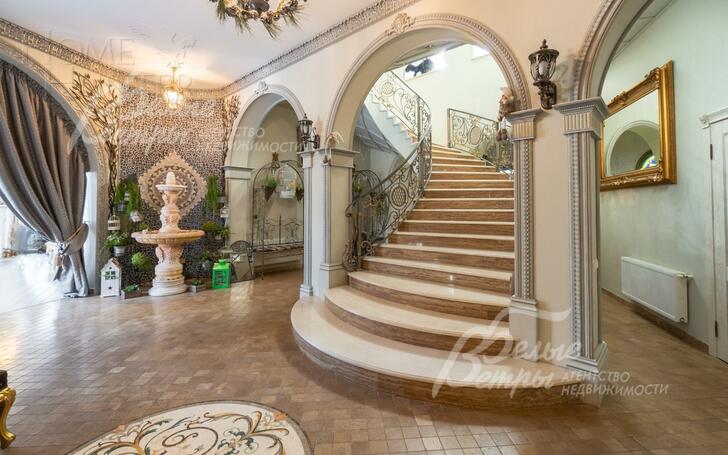 3-этажный коттедж 720 м² с отделкой
