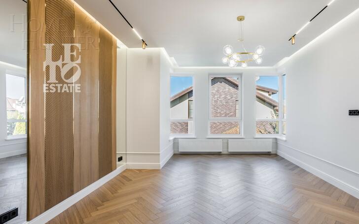 2-этажный коттедж 240 м² с отделкой
