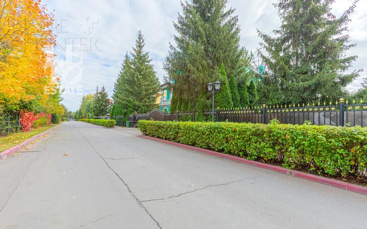 2-этажный коттедж 1 000 м² с отделкой