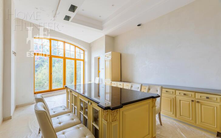 2-этажный коттедж 1 000 м² с отделкой