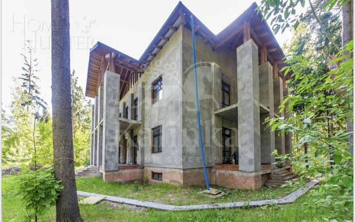 2-этажный коттедж 1 350 м² без отделки