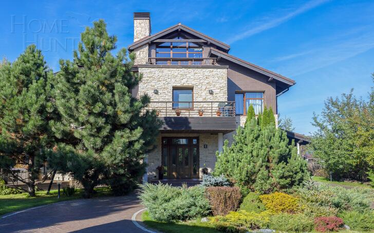 3-этажный коттедж 700 м² с отделкой