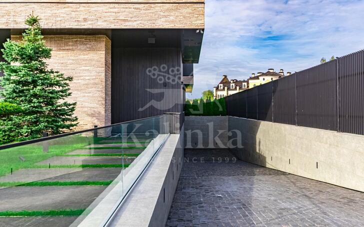 2-этажный коттедж 1 250 м² с отделкой