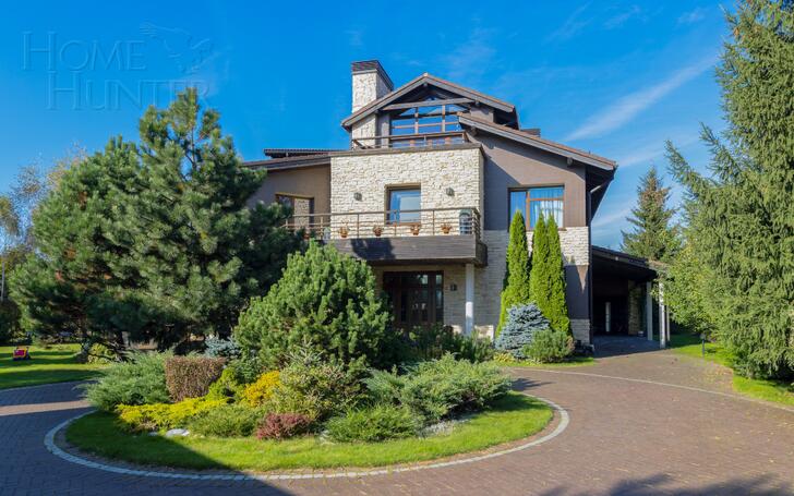 3-этажный коттедж 700 м² с отделкой
