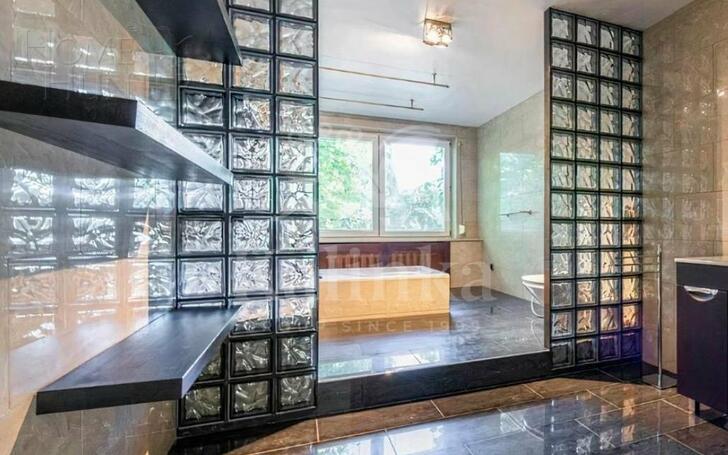 3-этажный коттедж 600 м² с отделкой