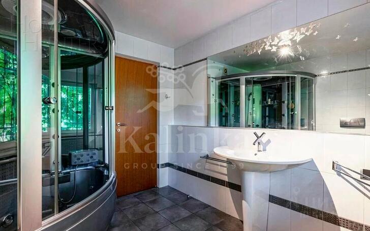 3-этажный коттедж 600 м² с отделкой