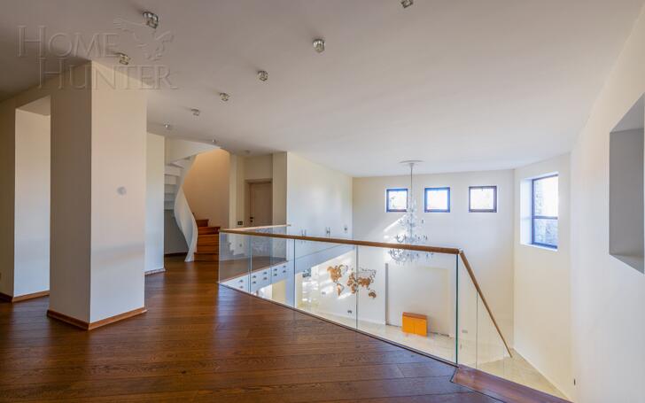 3-этажный коттедж 700 м² с отделкой