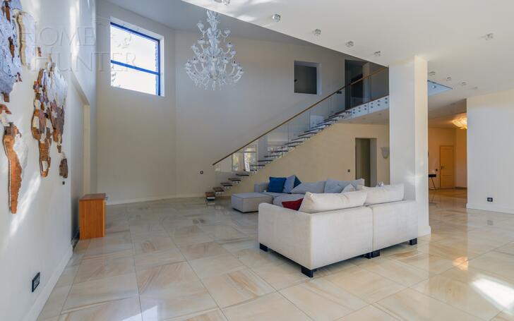 3-этажный коттедж 700 м² с отделкой