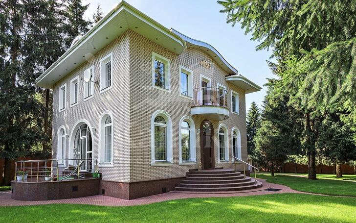 2-этажный коттедж 250 м² с отделкой