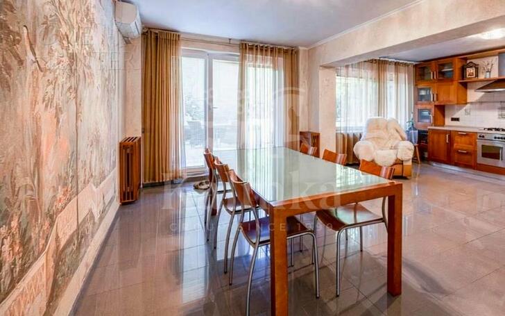 3-этажный коттедж 600 м² с отделкой