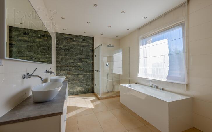 3-этажный коттедж 700 м² с отделкой