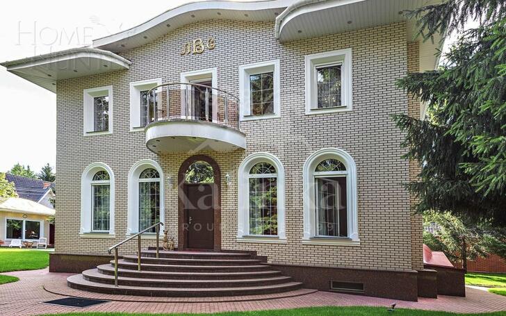 2-этажный коттедж 250 м² с отделкой