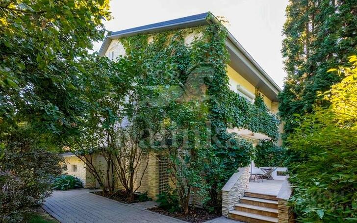 3-этажный коттедж 600 м² с отделкой