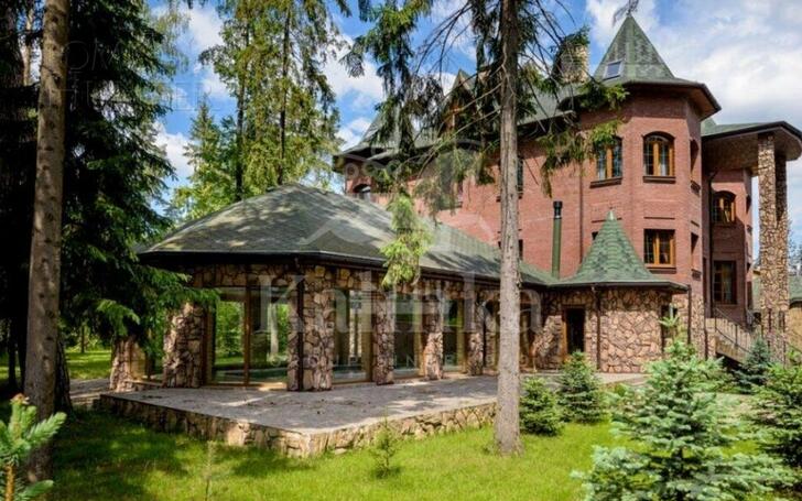 2-этажный коттедж 1 500 м² с отделкой