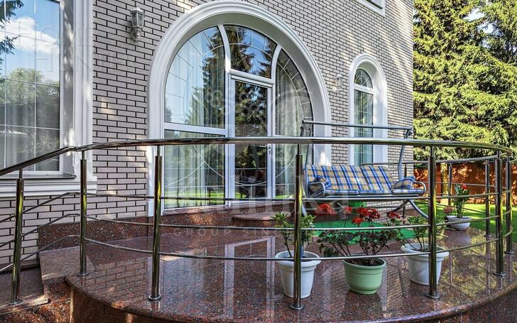 2-этажный коттедж 250 м² с отделкой
