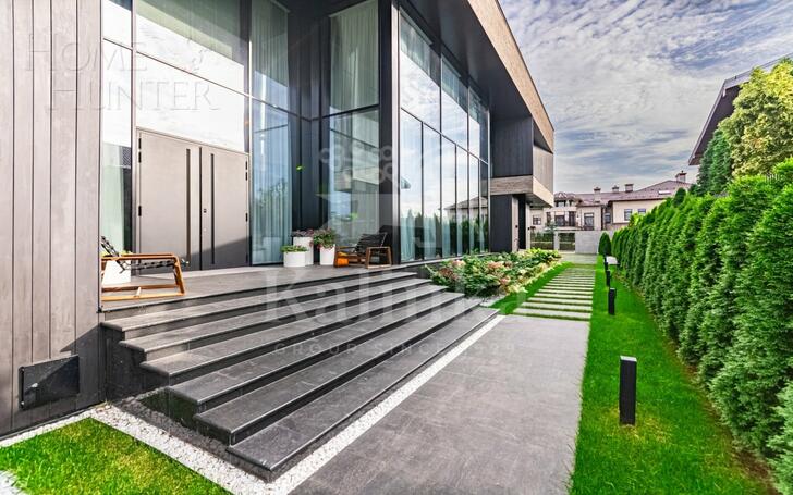 2-этажный коттедж 1 250 м² с отделкой