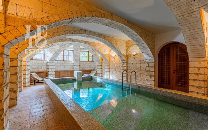 2-этажный коттедж 720 м² с отделкой