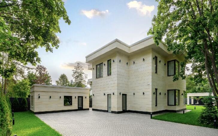 2-этажный коттедж 350 м² с отделкой
