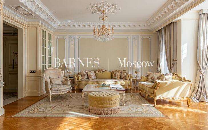 4-КОМН. КВАРТИРА С ОТДЕЛКОЙ 190 М² НА 3 ЭТАЖЕ