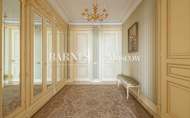 4-КОМН. КВАРТИРА С ОТДЕЛКОЙ 190 М² НА 3 ЭТАЖЕ