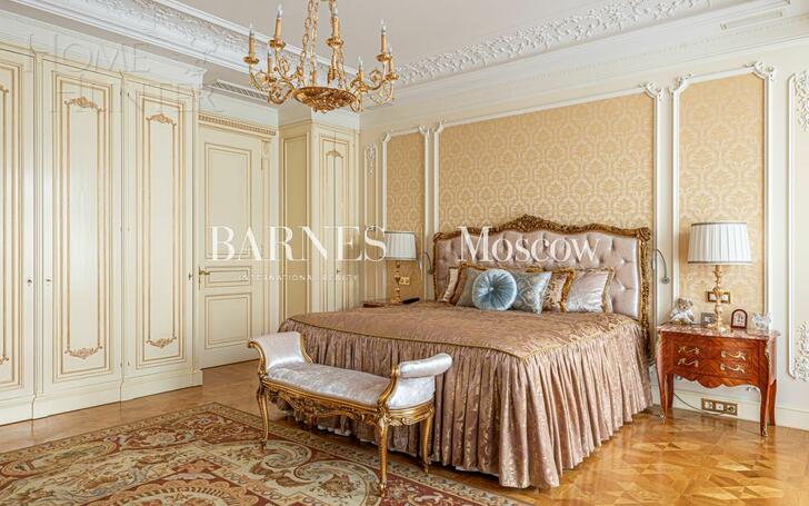 4-КОМН. КВАРТИРА С ОТДЕЛКОЙ 190 М² НА 3 ЭТАЖЕ