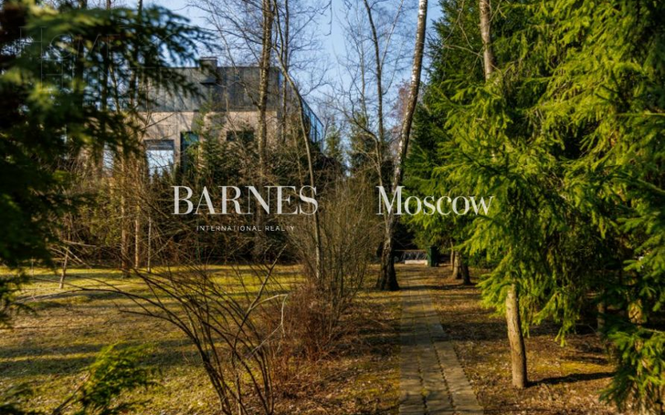 2-этажный коттедж 300 м² с отделкой