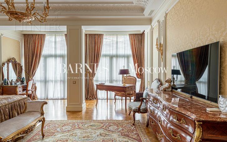 4-КОМН. КВАРТИРА С ОТДЕЛКОЙ 190 М² НА 3 ЭТАЖЕ