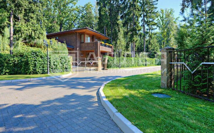 2-этажный коттедж 450 м² с отделкой