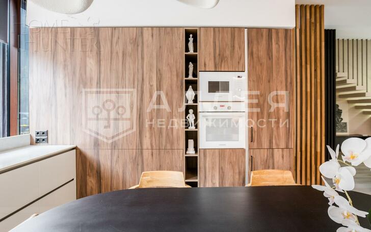 3-этажный таунхаус 240 м² с отделкой