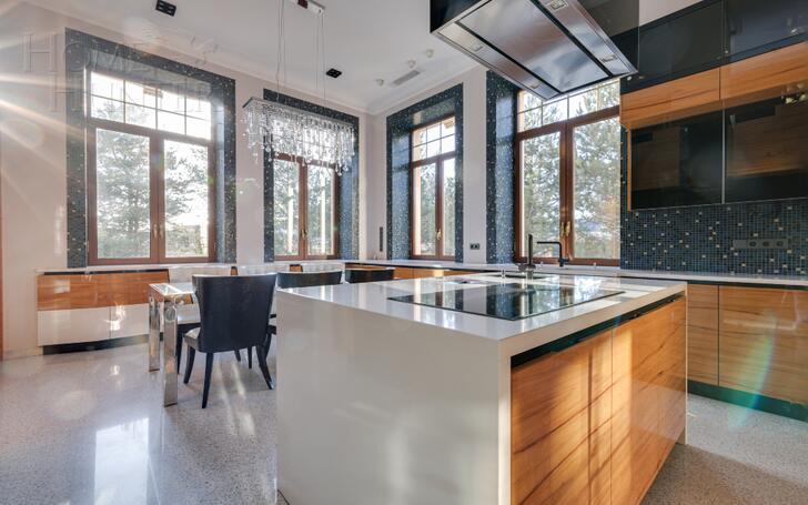 2-этажный коттедж 1 200 м² с отделкой