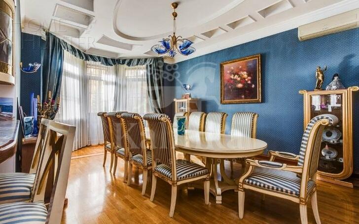 3-этажный коттедж 560 м² с отделкой