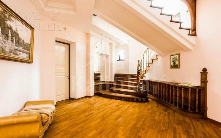 3-этажный коттедж 560 м² с отделкой
