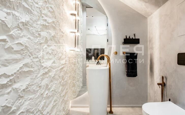 3-этажный таунхаус 240 м² с отделкой